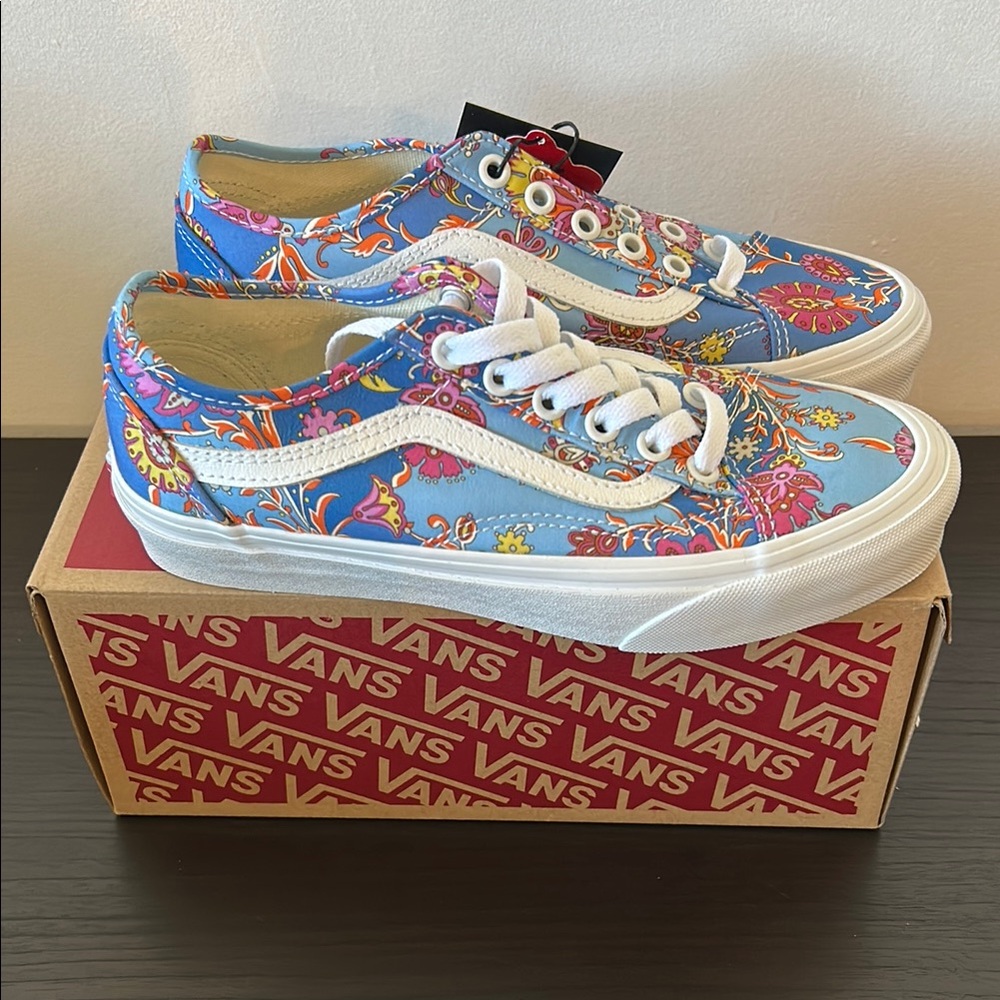 Vans Old Skool Tapered Blue and White Sneakers with Flowers Design - Picture 3 of 8